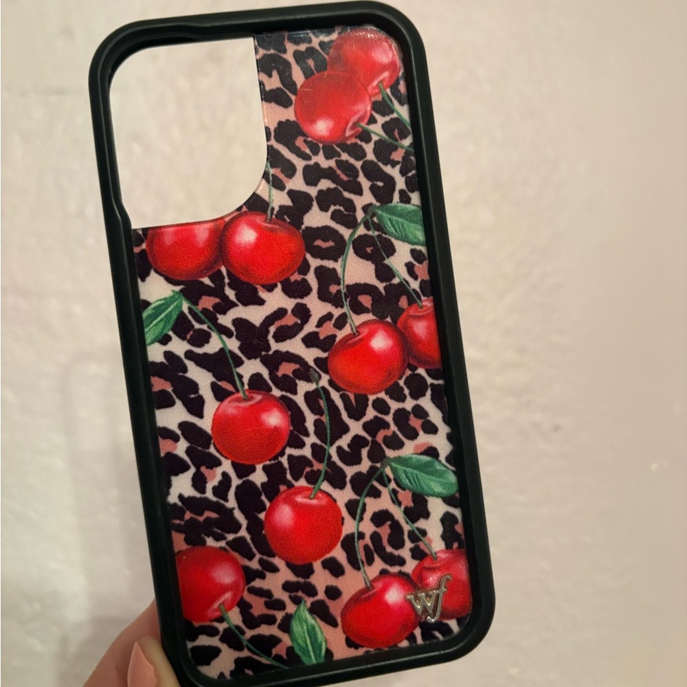 iPhone 16 cheetah & cherry phone case